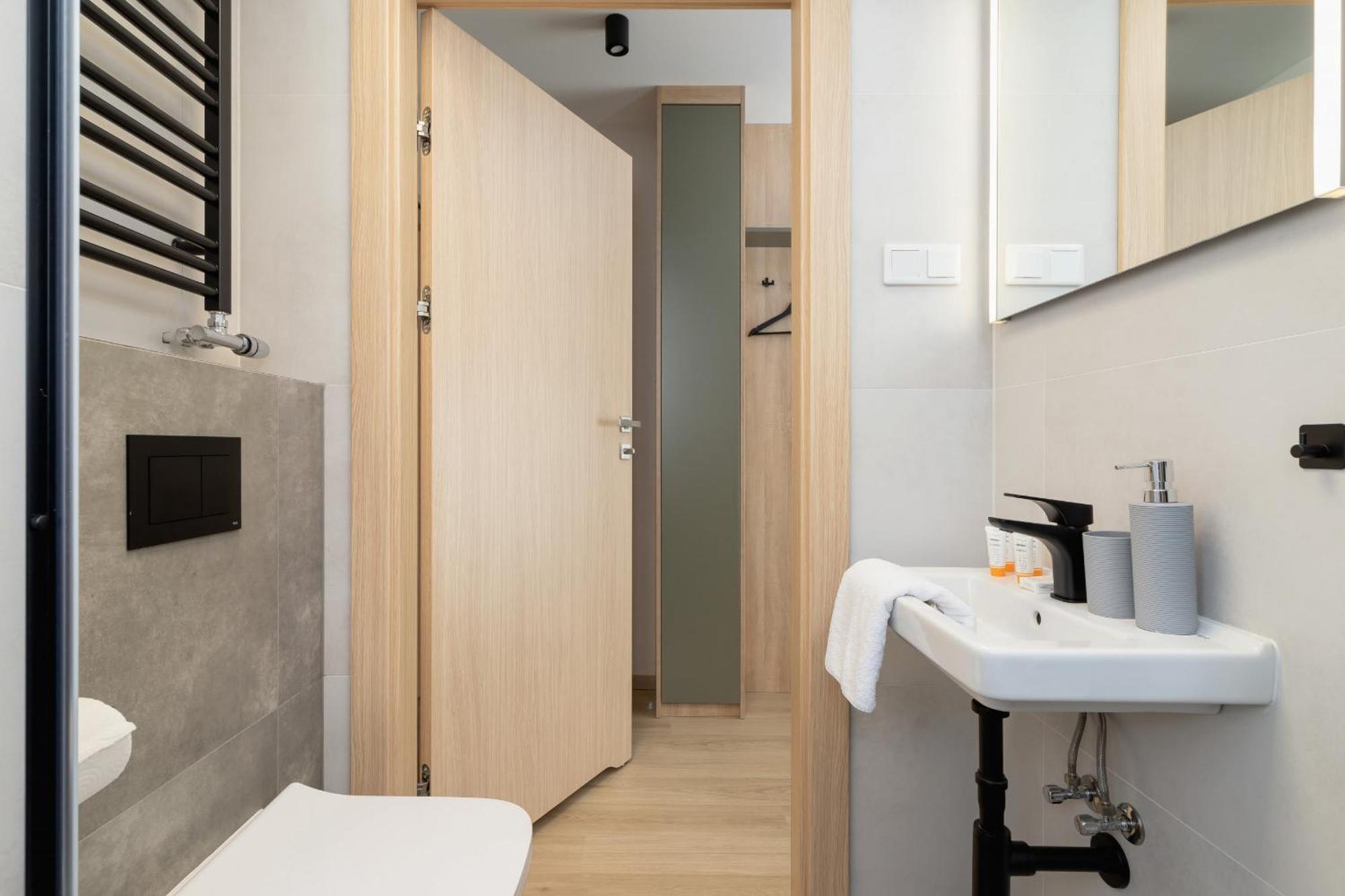 Apartment Modern With Air Conditioning In Downtown By Renters *