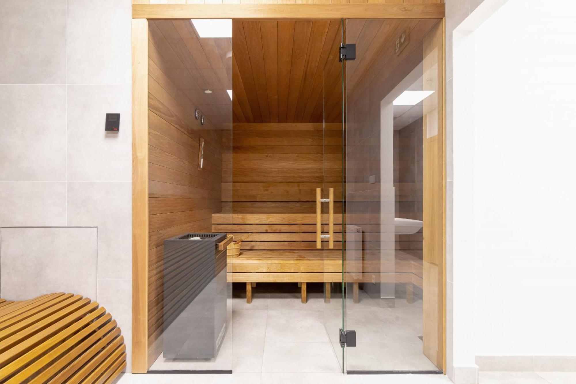 Modern With Air Conditioning In Downtown By Renters Apartment Krakow