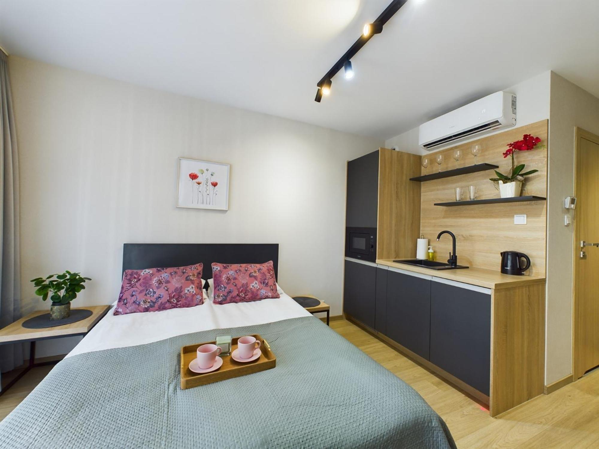 Apartment Modern With Air Conditioning In Downtown By Renters *